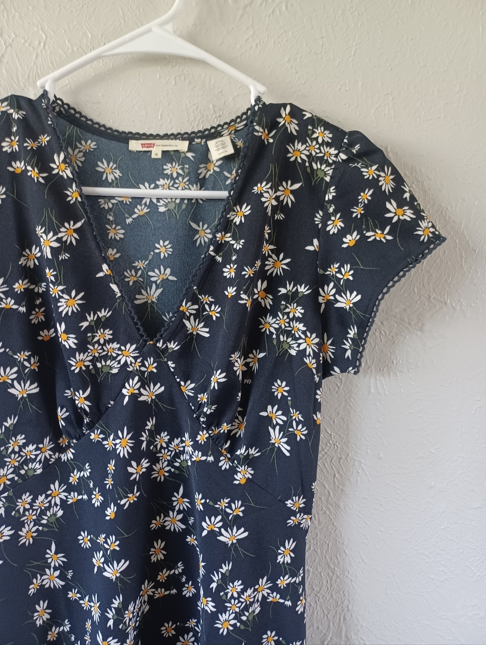 Levi's Myla Short Sleeve Alona Floral Daisy Print V-Neck Day Dress